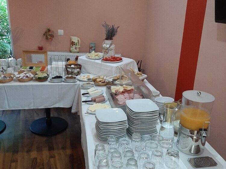 Отель Pensiune Safrane