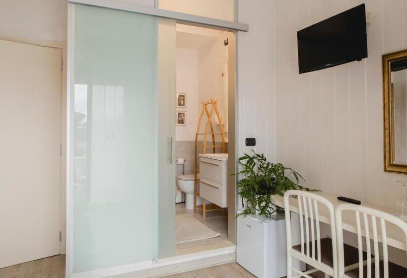 Bed and Breakfast Casa Ginev Room & Apartments