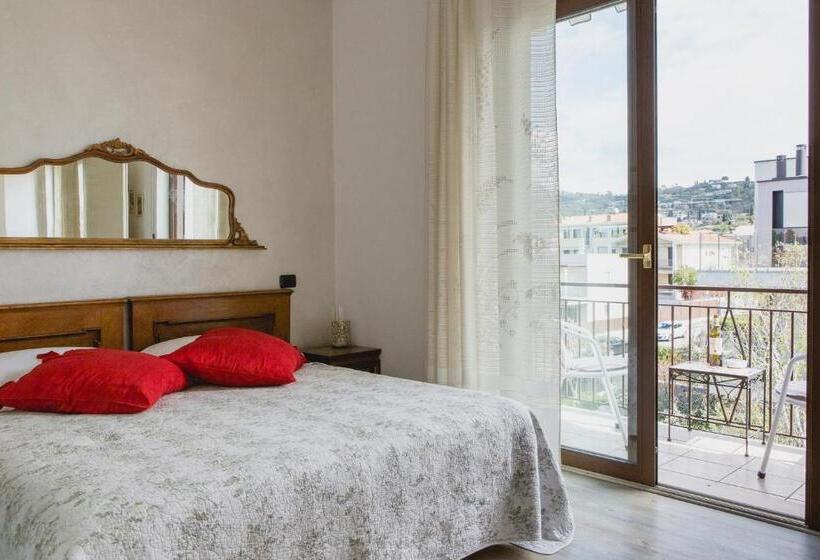 Bed and Breakfast Casa Ginev Room & Apartments