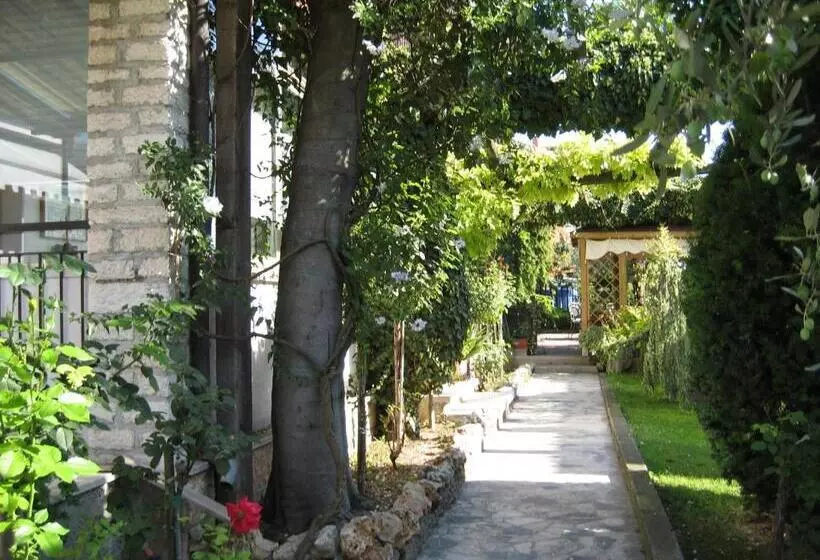 تختخواب و صبحانه Casa Ginev Room & Apartments