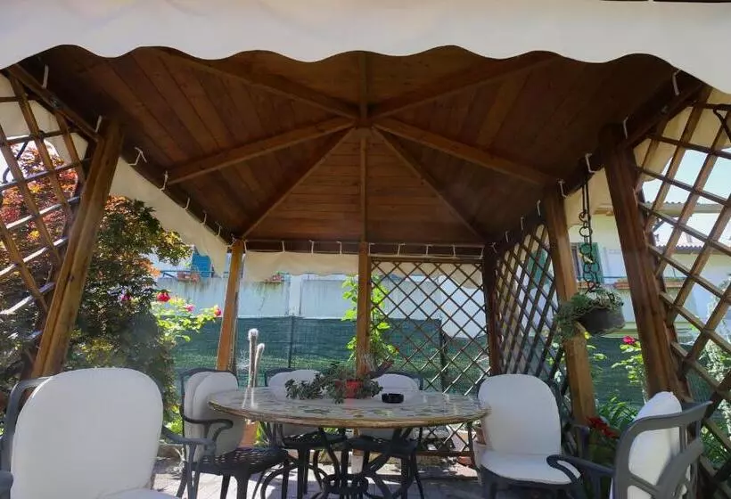 تختخواب و صبحانه Casa Ginev Room & Apartments