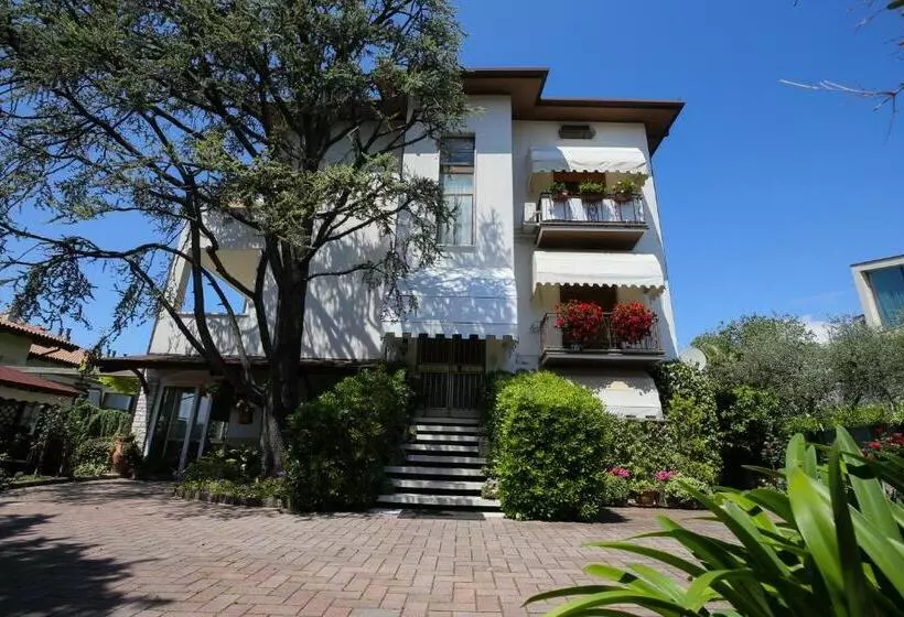 تختخواب و صبحانه Casa Ginev Room & Apartments