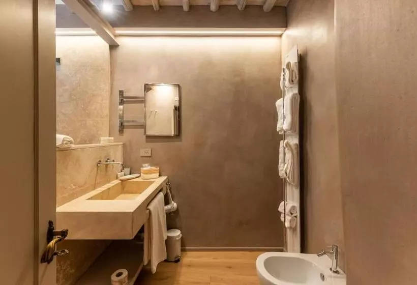 ベッドアンドブレックファースト Drogheria E Locanda Franci