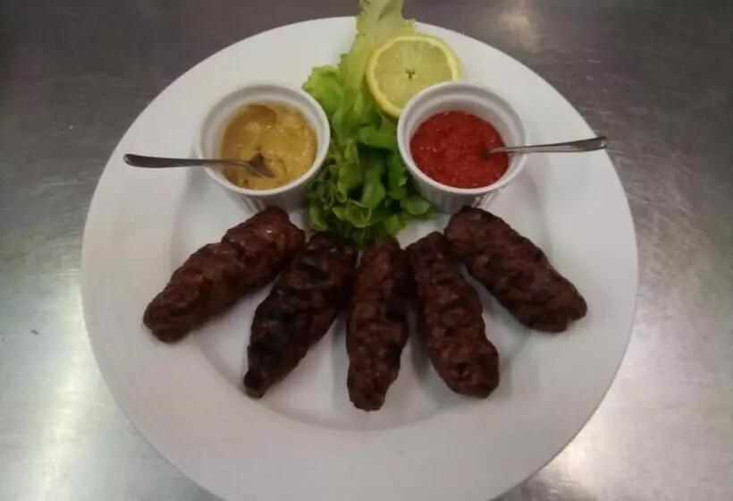 هتل Albergo Ristorante Monte Piella