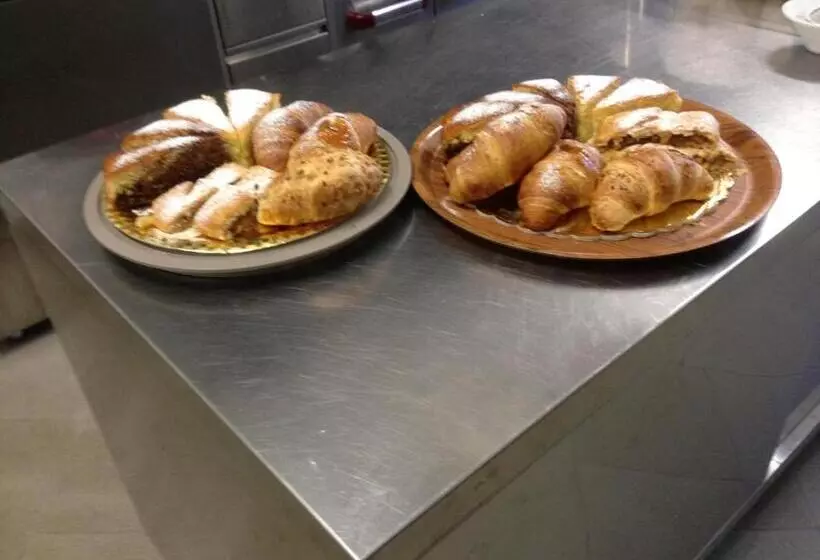 هتل Albergo Ristorante Monte Piella