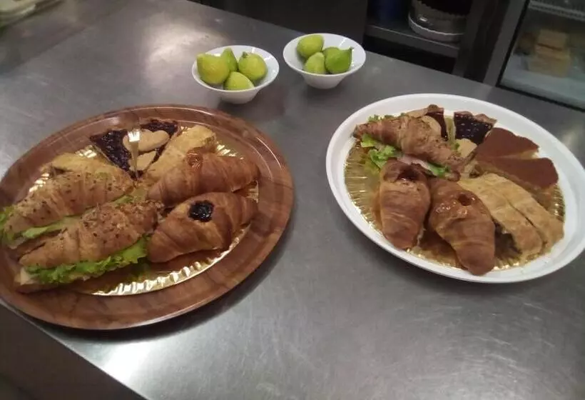 هتل Albergo Ristorante Monte Piella