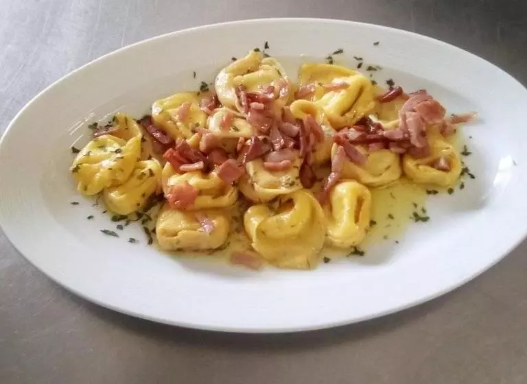 هتل Albergo Ristorante Monte Piella