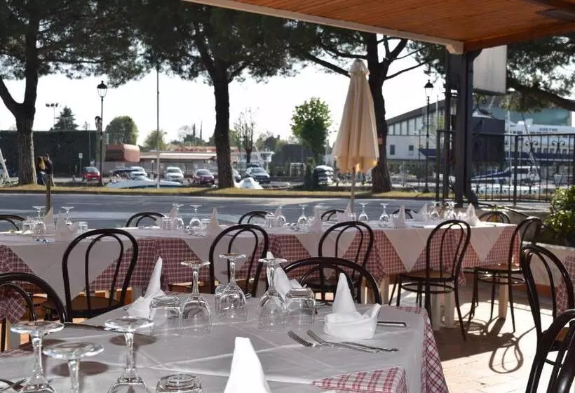 هتل Albergo Trattoria Fioravante