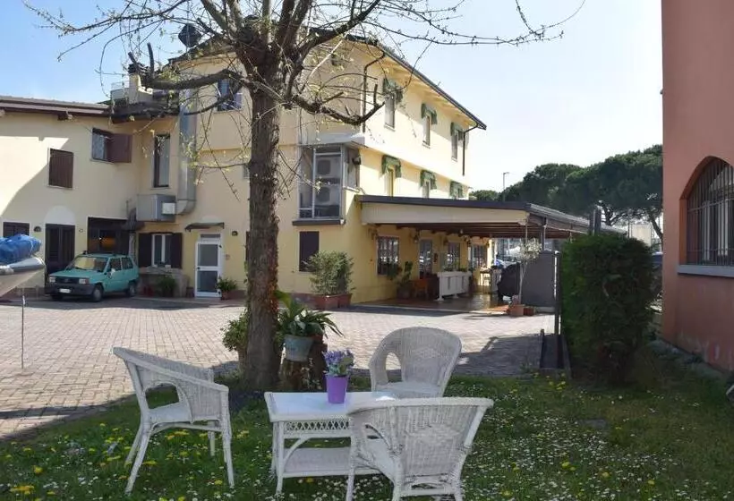 هتل Albergo Trattoria Fioravante