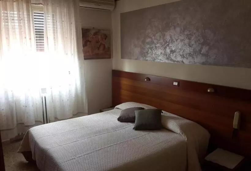 هتل Albergo Trattoria Fioravante