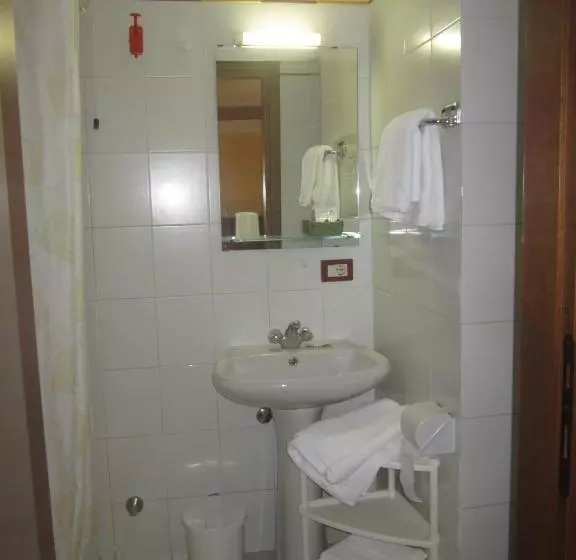 هتل Albergo Trattoria Fioravante