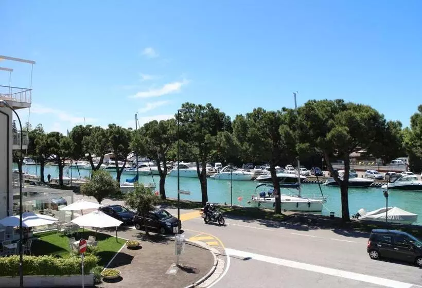 هتل Albergo Trattoria Fioravante