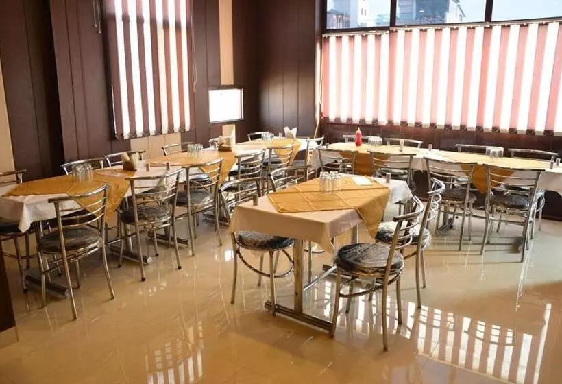 Hotelli Popular