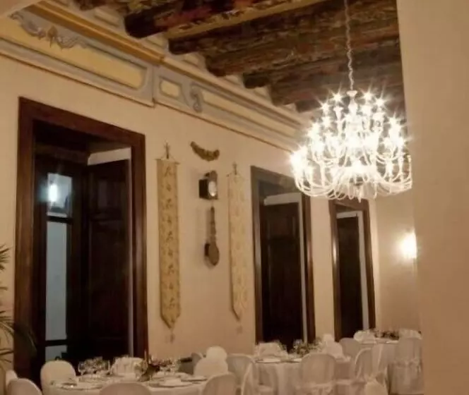 ホテル Castello Di Casapozzano