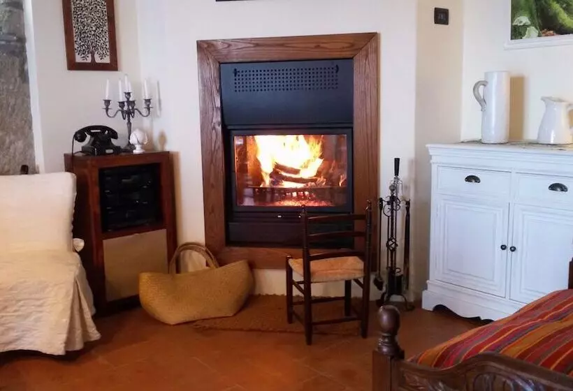 Aamiaismajoitus (B&B) Podere Pontepietra