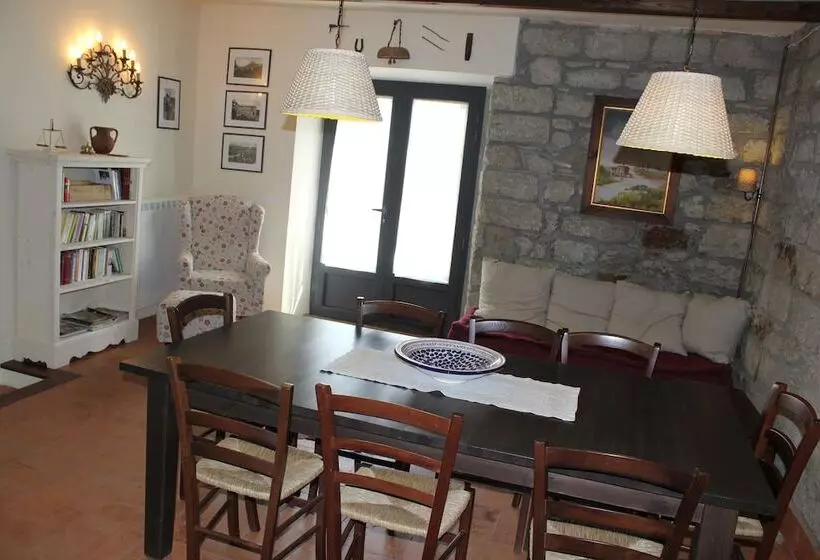 Aamiaismajoitus (B&B) Podere Pontepietra