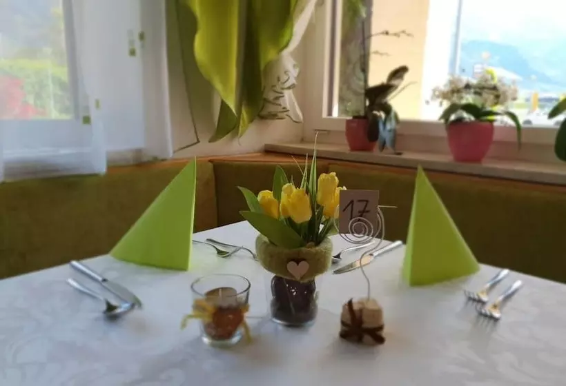 Hotelli Gasthof Mondschein