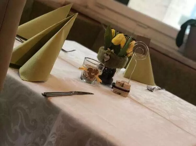 Hotelli Gasthof Mondschein