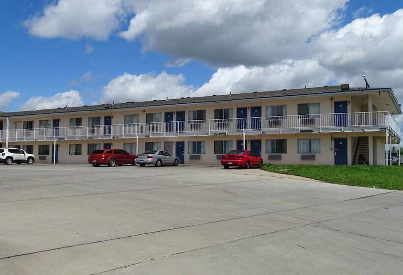 فندق على الطريق Travelers Inn Topeka