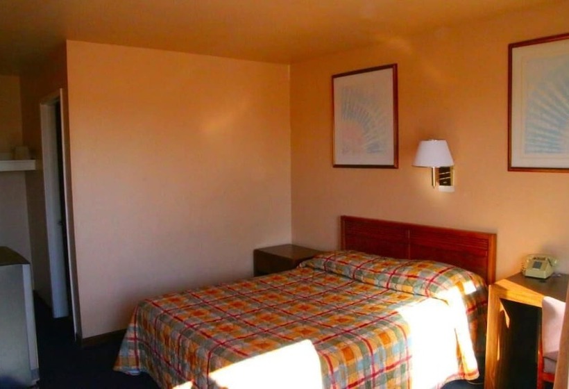 فندق على الطريق Travelers Inn Topeka