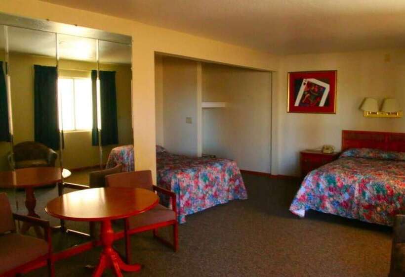فندق على الطريق Travelers Inn Topeka