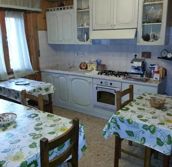 ベッドアンドブレックファースト La Casina Appartamento Assisi