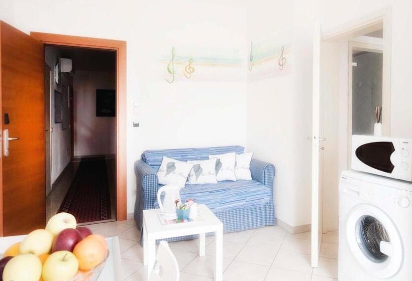 تختخواب و صبحانه A Due Passi