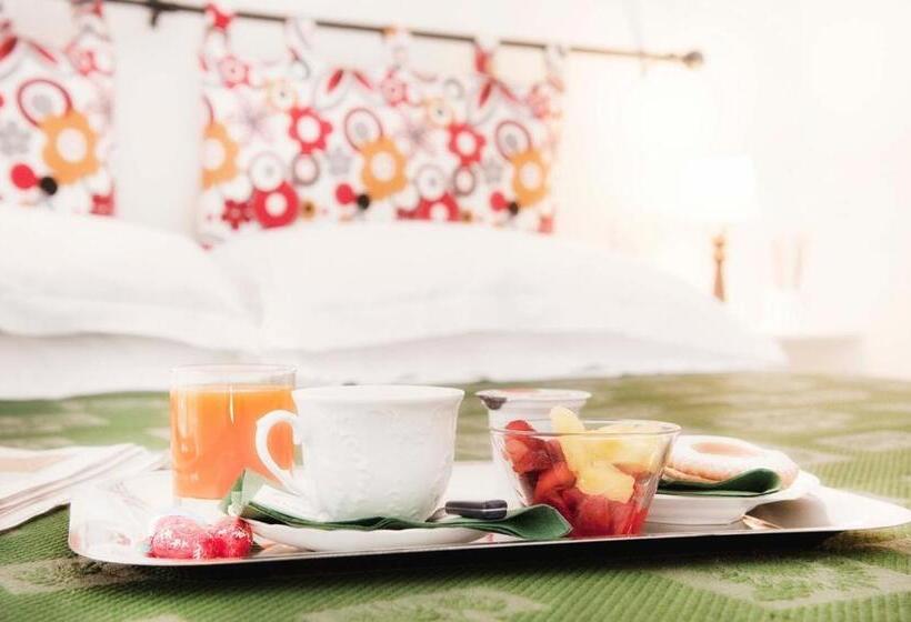 تختخواب و صبحانه A Due Passi