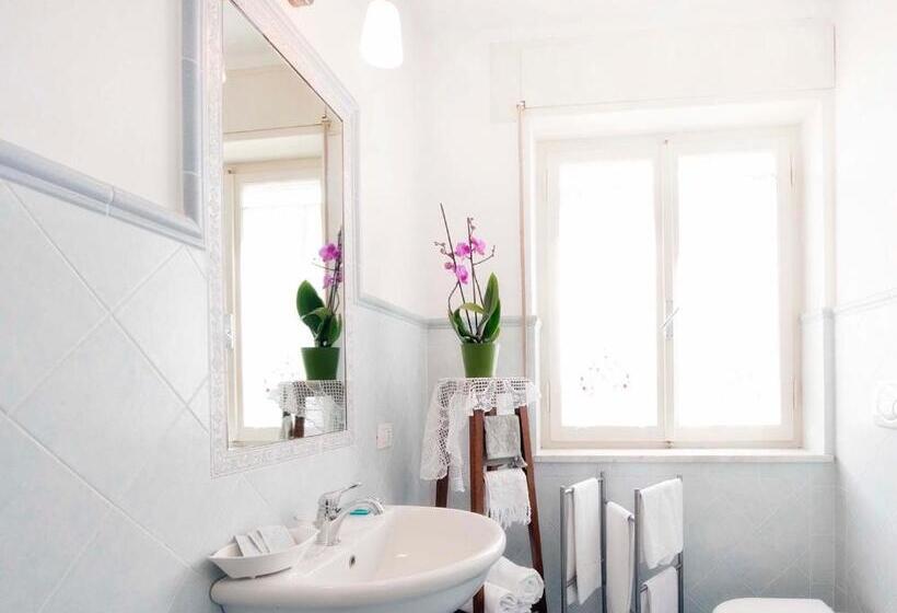 تختخواب و صبحانه A Due Passi