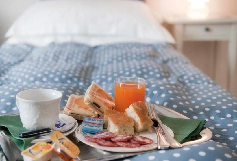 تختخواب و صبحانه A Due Passi