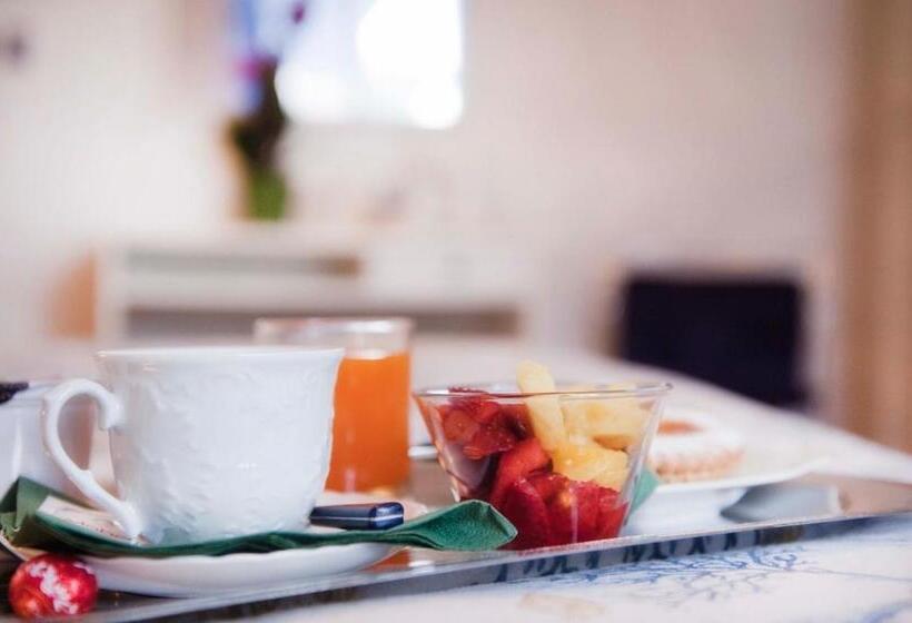 تختخواب و صبحانه A Due Passi