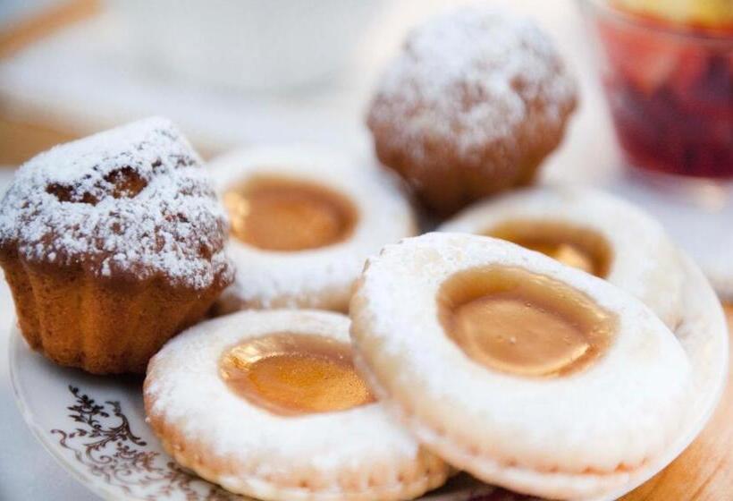 تختخواب و صبحانه A Due Passi