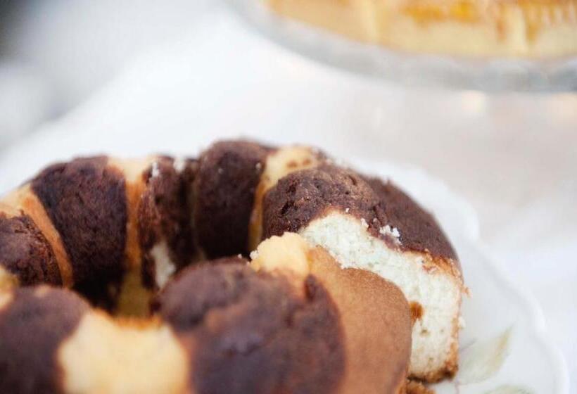 تختخواب و صبحانه A Due Passi