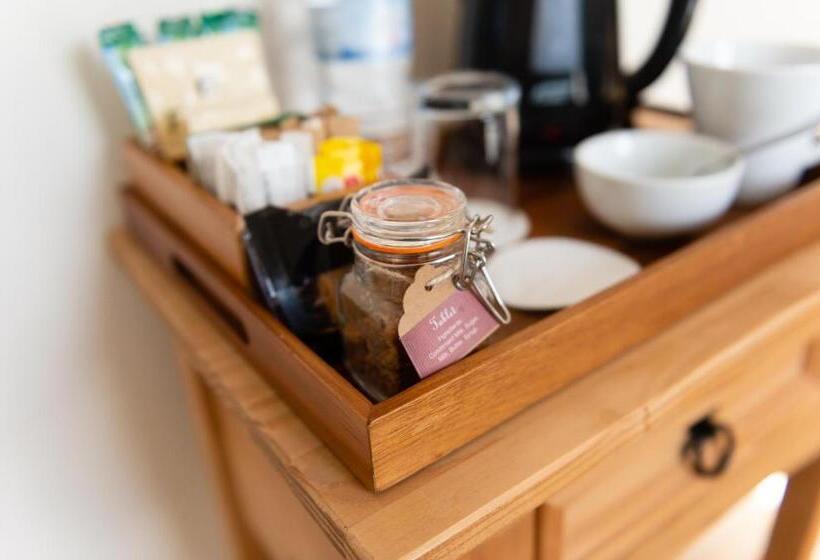 ベッドアンドブレックファースト Blue Swallow