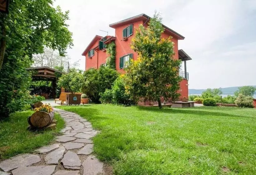 تختخواب و صبحانه La Finestra Sul Lago