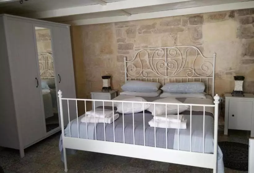 تختخواب و صبحانه Piazzetta Scolanova
