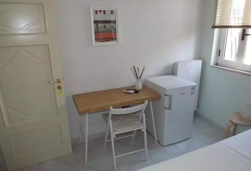 تختخواب و صبحانه Piazzetta Scolanova