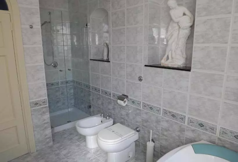 تختخواب و صبحانه Piazzetta Scolanova