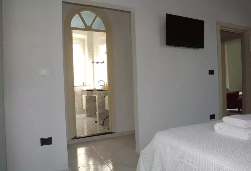 تختخواب و صبحانه Piazzetta Scolanova
