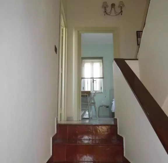 تختخواب و صبحانه Piazzetta Scolanova