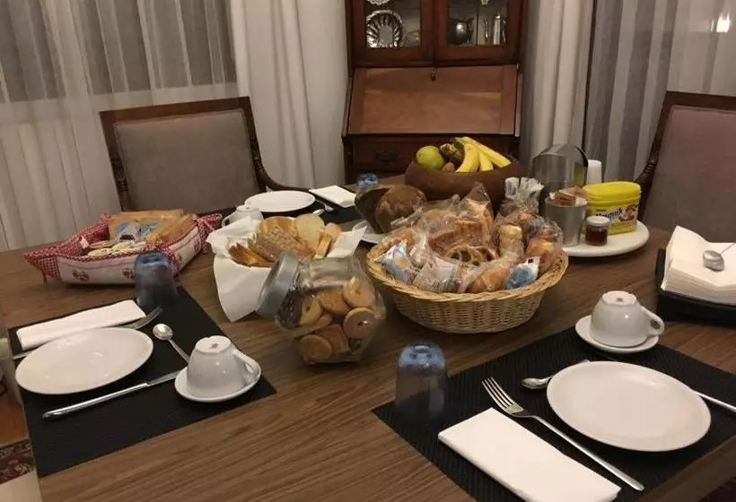 Aamiaismajoitus (B&B) Villa Camilla