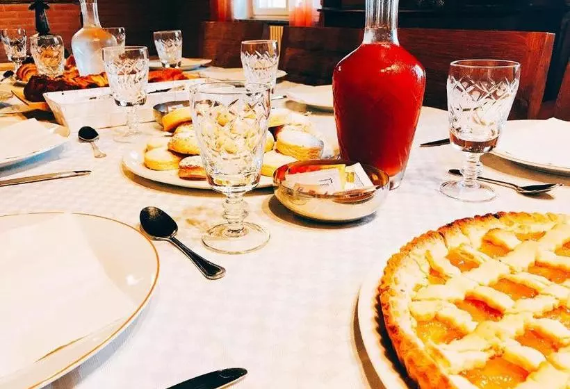 تختخواب و صبحانه Villa Sassi