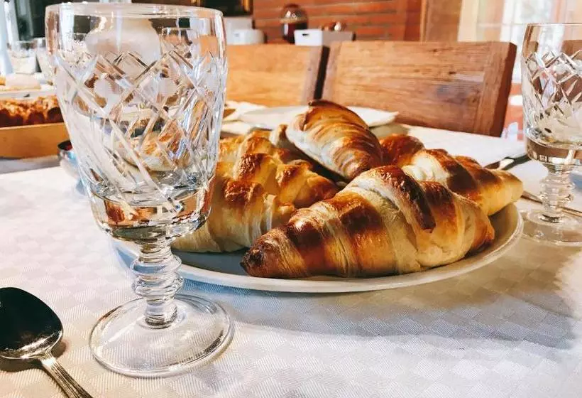 تختخواب و صبحانه Villa Sassi