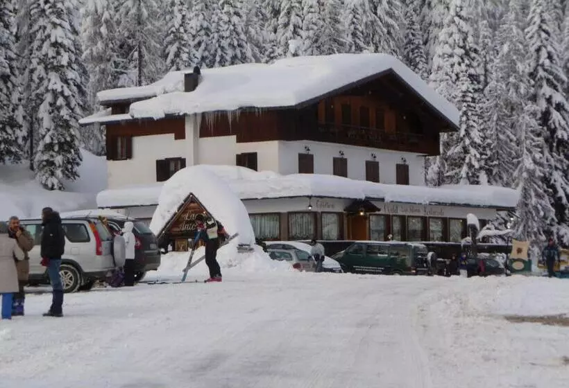 Hotelli Albergo Chalet Lago Antorno