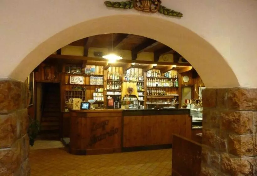 Hotelli Albergo Chalet Lago Antorno