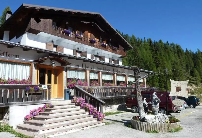 Hotelli Albergo Chalet Lago Antorno