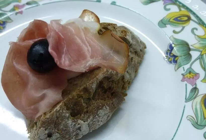 Hotelli Albergo Chalet Lago Antorno