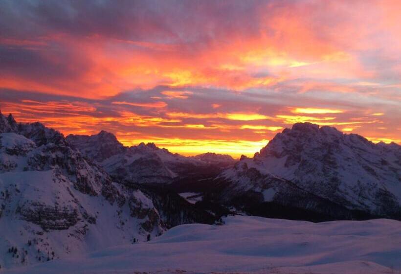 호텔 Albergo Chalet Lago Antorno