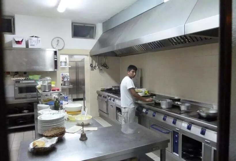 Hotelli Albergo Chalet Lago Antorno