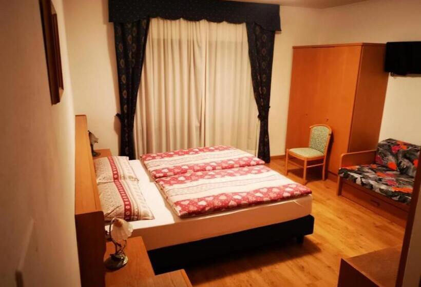 בית מלון כפרי Rosalpina